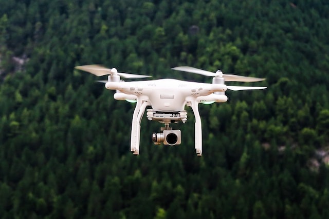 Démantèlement d'un réseau de livraison par drones en prison